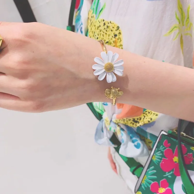 Koreanischer Stil Niedliche Kleine Gänseblümchen-Ohrstecker für Frauen Süße Asymmetrische Ohrringe Partyschmuck Geschenke – Detail 6