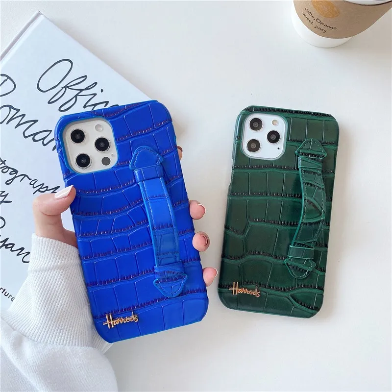 Fashion Animal leather Metal Letter Wristband Couple Hard Case For Iphone 15 14 13 11 12 Pro Max Xr X Xs Max Phone Cover Fundas