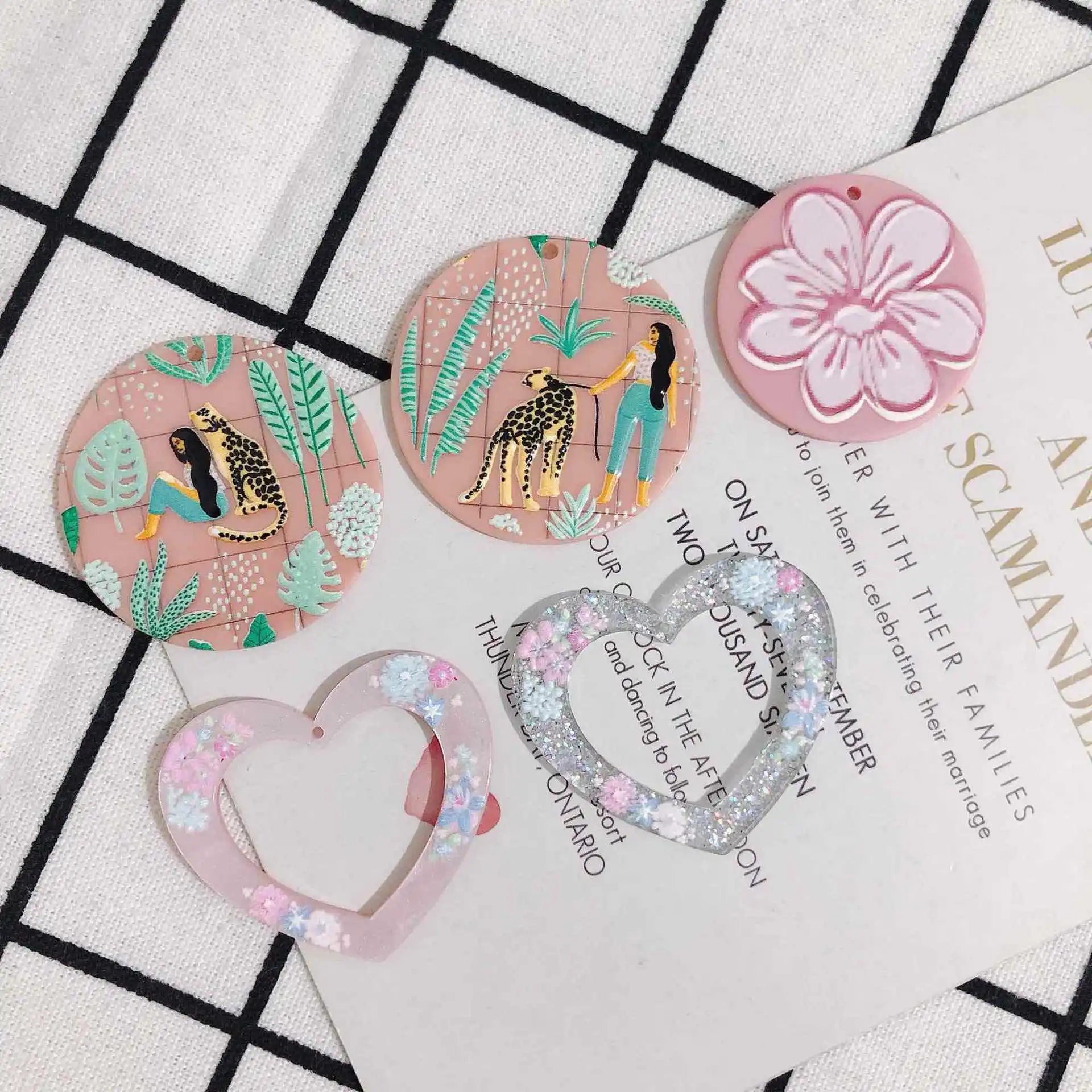 

Fresh New Glitter Hollow Heart Shape Acetic Acid Jewelry Earring Pendants Round Animal Girl Image Printing Necklace DIY 20pcs