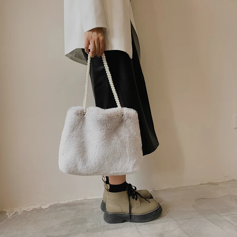 Solid Furry Luxury Designer Handbag Soft Fluffy Bags Fur Shoulders Bags Plush Tote Bags Pearl Bag For Women 2022 Winter New Sac