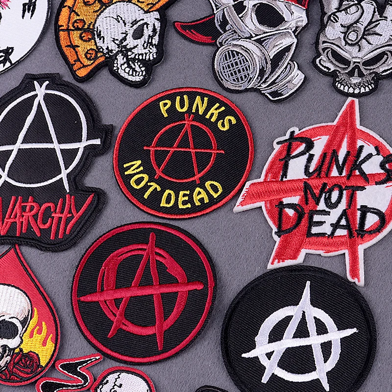 Iron On Patch Punk\'S Not Dead Embroidered Patches On Clothes Stripes DIY Punk Things Patches For Clothing Skull Badges Applique