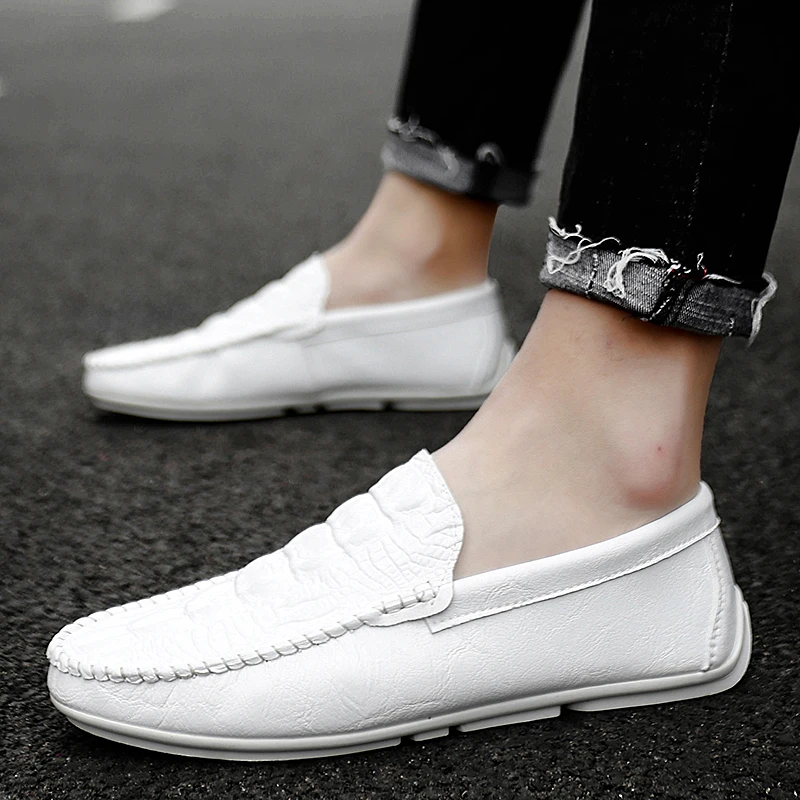 2022 Spring Summer Men\'s Loafers Light Flat Casual Shoes Men Breathable Slip-On Soft Leather Mens Driving Shoes Man Moccasins