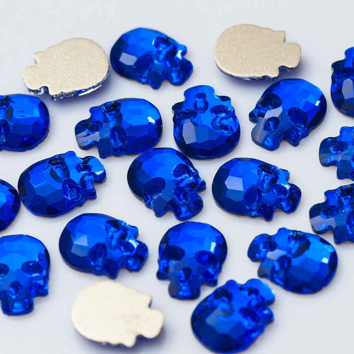 100 Stück Flache Totenkopf-Strasssteine 6x8mm 8x10mm in verschiedenen Farben, Kristallglassteine für DIY-Kleidungsdekoration und Nagelkunst-Zubehör – Detail 7