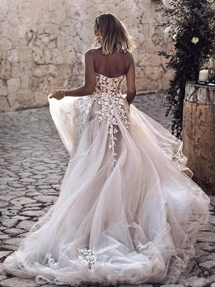 Customized Sexy Sweetheart Long Wedding Dress Applique Backless Long Court Train Sleeveless Elegant Bridal Gown For Women 2025