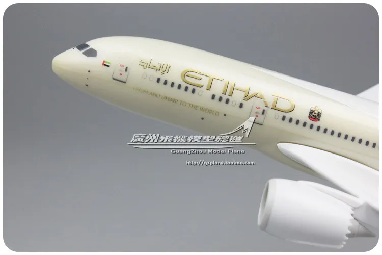 United Arab Emirates UAE Etihad Airways Boeing B787 plastic assembled aircraft model 1: 200 plane model for Xmas Birthday gift