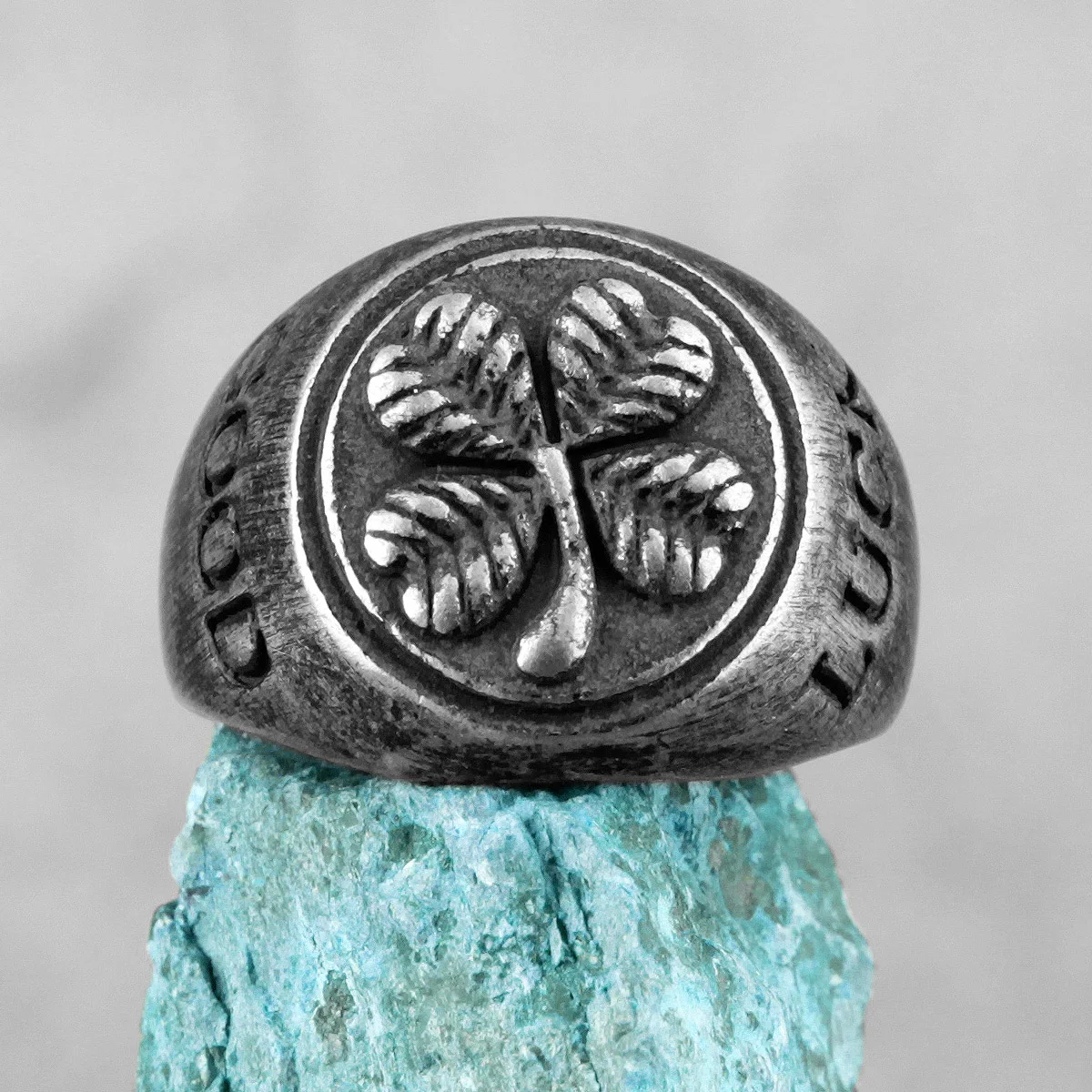 Good Luck Four Leaf Clover Retro Old Black Stainless Steel Mens Rings for Women Male Boy Biker Jewelry Creativity Gift Wholesale
