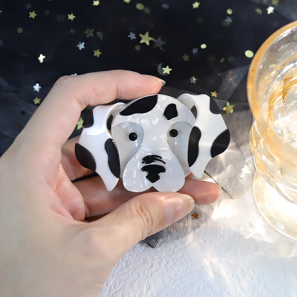 Broches en acrylique chien dalmatien pour femmes, broche en résine Animal de dessin animé, bijoux pour écharpe, décoration de vêtements