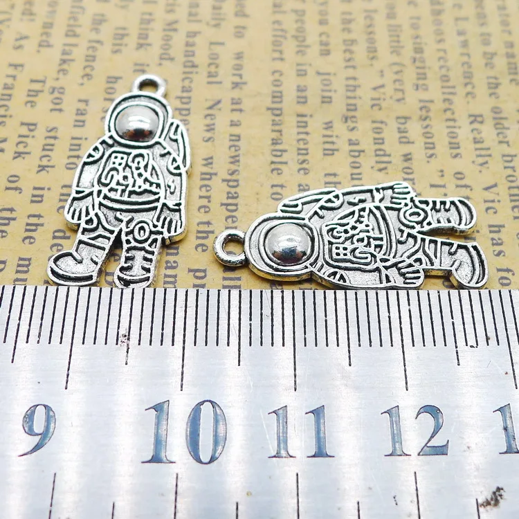 10 ชิ้น/ล็อต 13x27 มม.โบราณเงินสีนักบินอวกาศ Charms จี้สําหรับเครื่องประดับทํา DIY ผลการค้นหาเครื่องประดับ