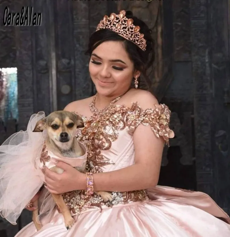 Charro różowe sukienki Quinceanera Off ramię Ruffles słodkie 16 sukienka ubrania imprezowe cekiny księżniczka suknie kryształowe Vestidos De Xv Años