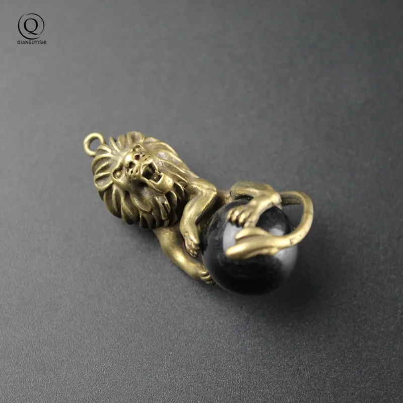 Pure Brass Majestic Lion King Keychain Pendants Vintage Copper Animal Model Key Chains Hanging Car Key Rings Ornament Decoration