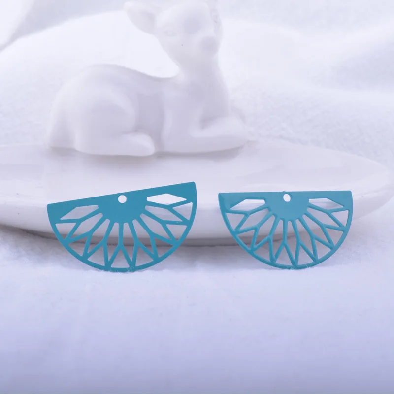50 Stück AC11362 16*30mm Halbrunde Blumenanhänger Filigran Ausgehöhlter Anhänger DIY Schmuck Ohrring Herstellung – Detail 11