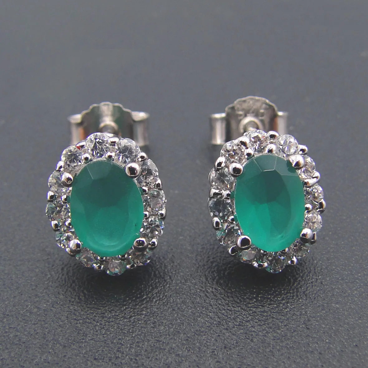 Boucles d'oreilles Paraiba en Tourmaline ovale, vert naturel Luminescent