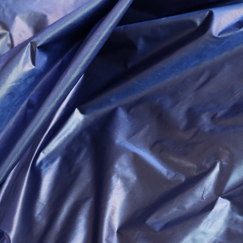 100 cm * 148 cm glänzendes, nach unten beweisendes Material, Stoffschattierung, blaue Burgunder-Nylon-Textilien, Cired – Detail 31