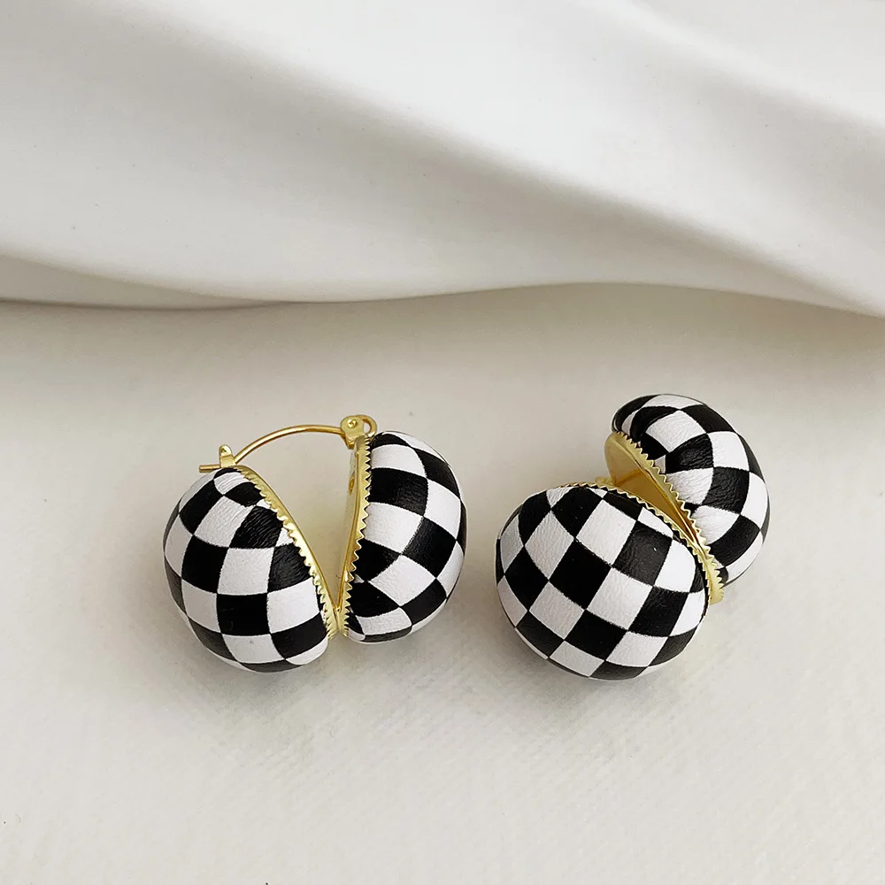 Korean Vintage Fashion Designer Earrings For Women  New Jewelry White Black Earring Party