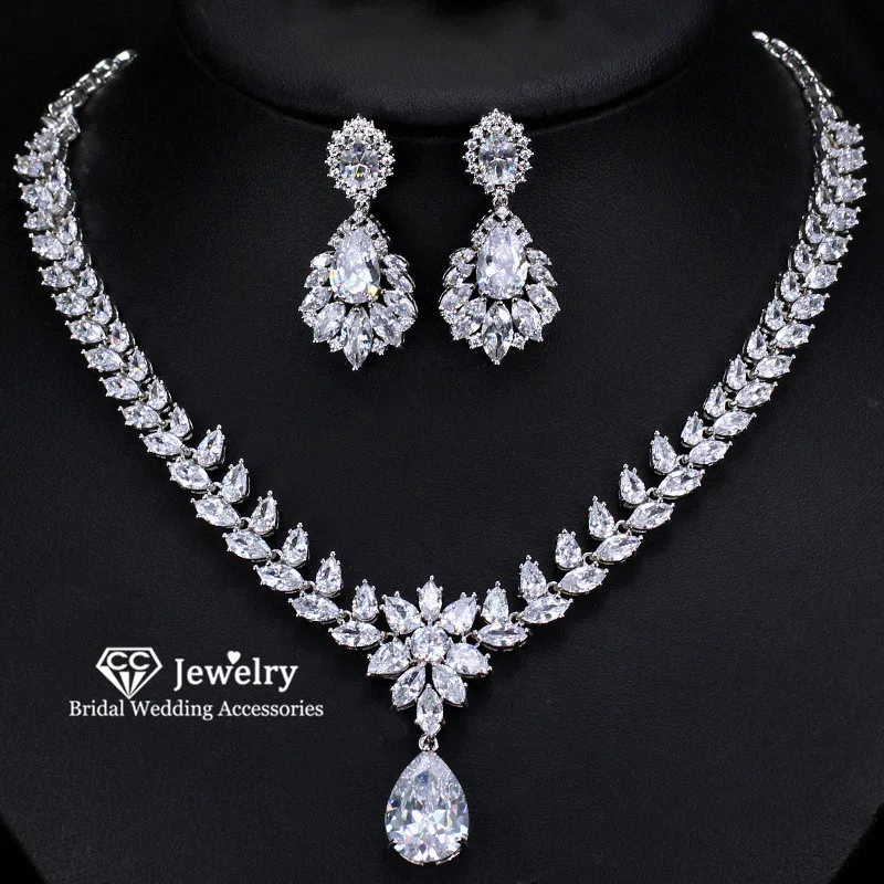 

CC Necklace Drop Earrings Fine Jewelry Set 2pcs Engagement Wedding Accessory Water Drop Shape Crystal Chocker 925 Bijoux T0121