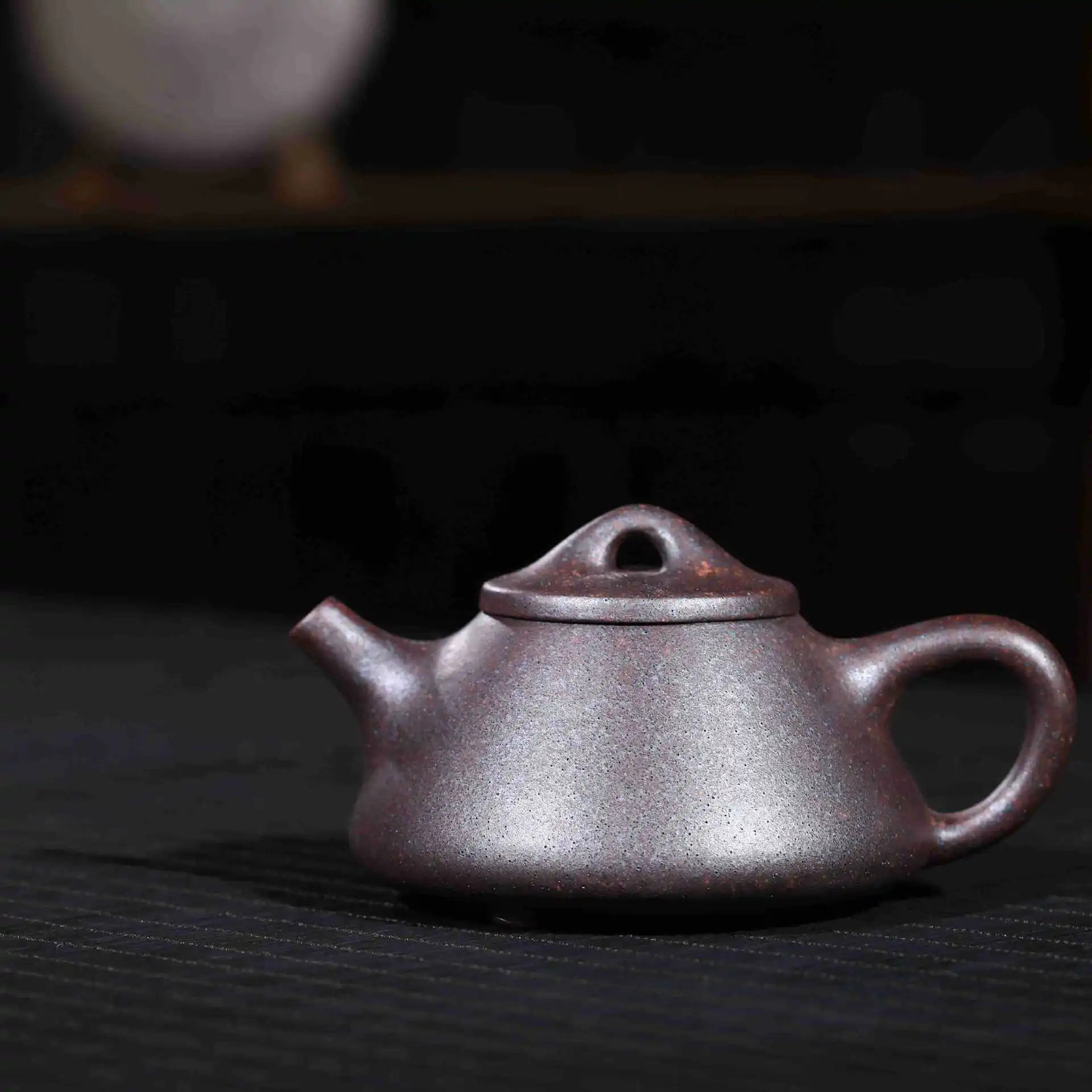 Yixing masters are recommended stone gourd ladle tea ore purple clay teapot temperature material burning pure manual