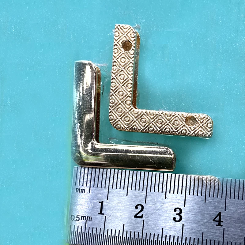 2/2.5/4cm small triangle flap end protective clips in screws,Metal Corners for use on bag Wallet