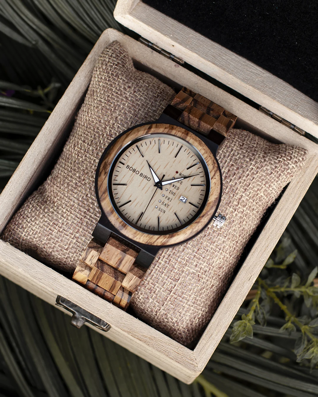 BOBO BIRD Wooden Men Watch Fashion Business Week And Date Display Quartz Timepiece Customize Logo Great Gift relogio masculino