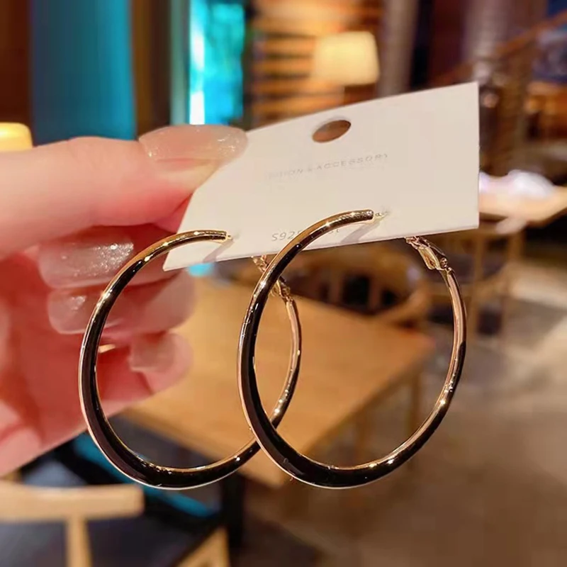 

2022 New Fashion Classic Round Black White Hoop Earrings For Women Female Bijoux Geometric Metal Large Earrings Jewelry Party