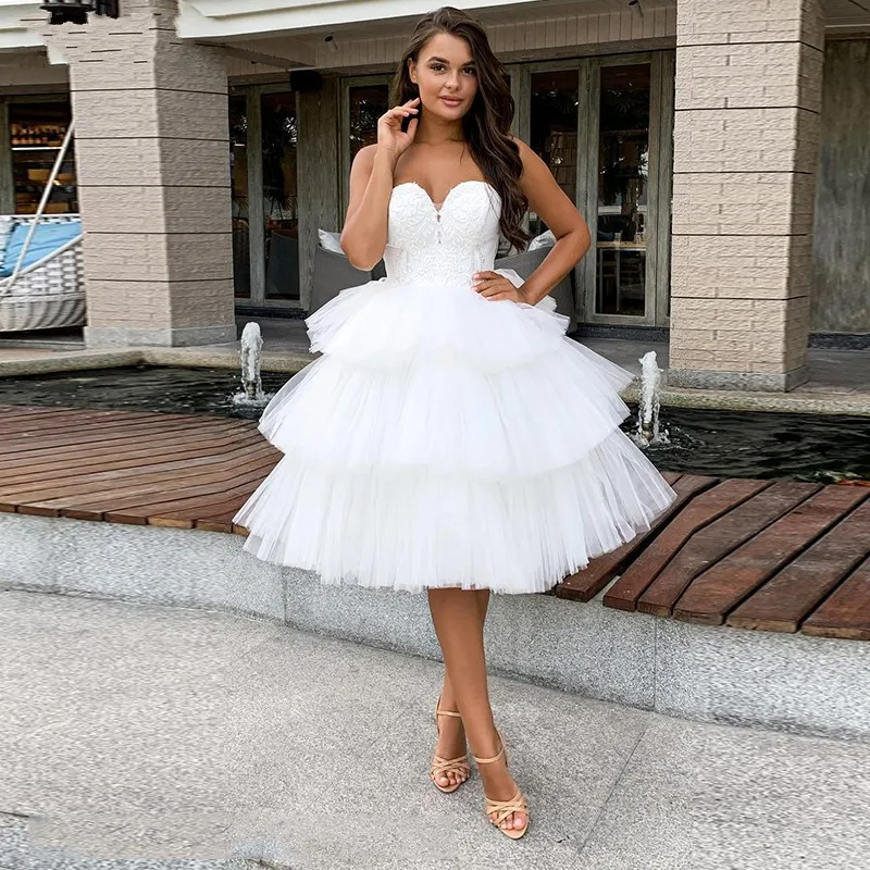 New Customized Short Wedding Dresses 2025 Sweetheart Lace Appliques Tiered Skirt Knee Length Bride Party Gowns Robe De Mariage