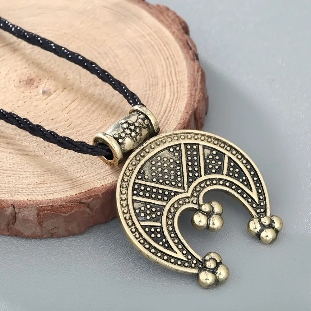 Chandler Gothic Tricorn Lunula Pendant Necklace Male Protective Amulet Crescent Moon Viking CharmHis Colier