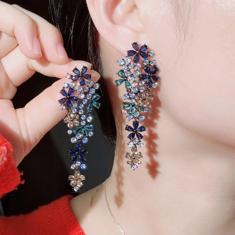 CWWZircons Lange Blumen-Ohrringe mit mehrfarbigem blauem Zirkonia für Damen, modischer Statement-Schmuck für Hochzeit und Party, Großhandel E0382 – Detail 2