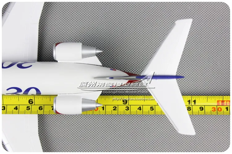 28CM American SkyWest Airlines 30Th CRJ-200 N443SW 1:100 Plastic Assembled Plane Model American Airlines Aircraft Model