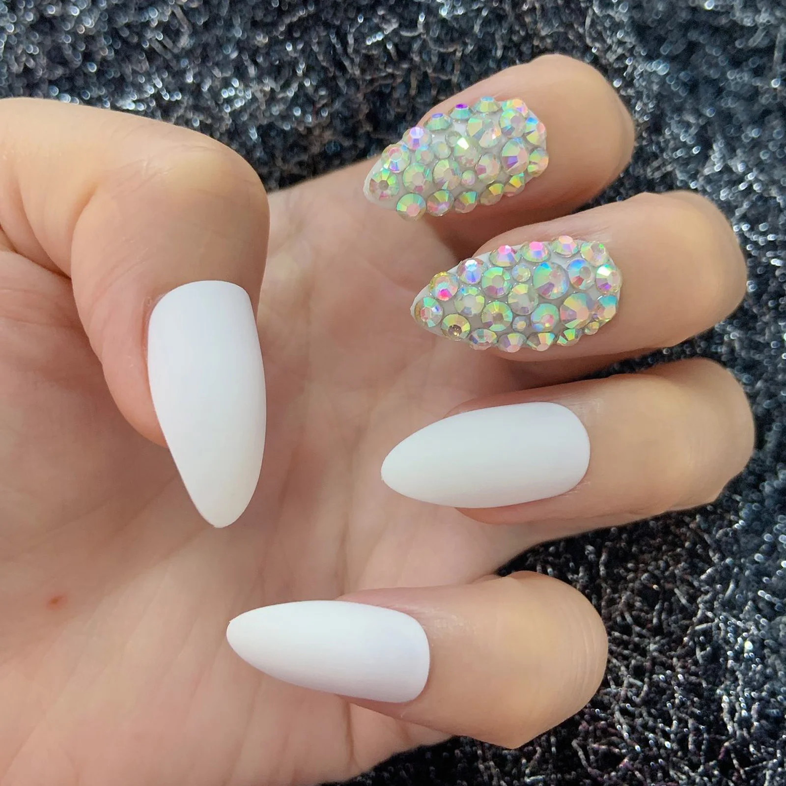 3D Presse Auf Nägel Weiß Bling AB Edelsteine Matte Stiletto Gefälschte Falsche Nägel Mandel Frosted Oval Kurze Spitzen Volle Abdeckung faux Ongles