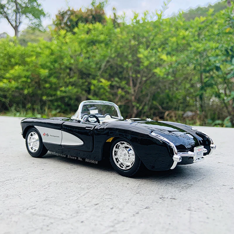 Maisto 1:24 The new 1957 Chevrolet Corvette Stingray Coupe alloy car model handicraft decoration collection toy tool gift