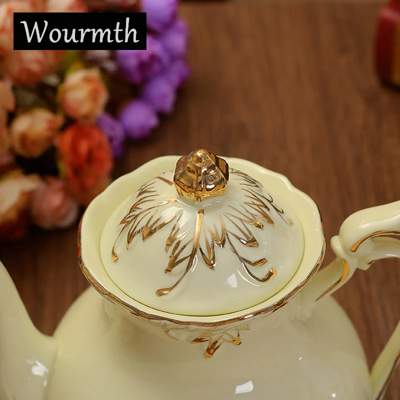 European Lvory Porcelain Coffee Pot 800ml Retro Cafe Afternoon Tea Pot Rose Flower Pattern Gold Series Creative New Year Gift