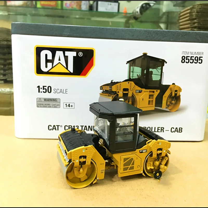 DM Diecast 1:50 Scale Cat Road Roller Road Compactor Alloy Engineering Model Collection Souvenir Ornaments Display Toy