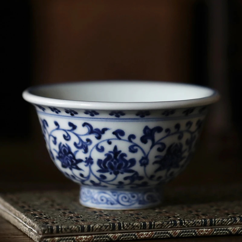 ★Hand painted blue and white Yongle pressed hand cup Jingdezhen tea cup ceramic tea cup Master Cup