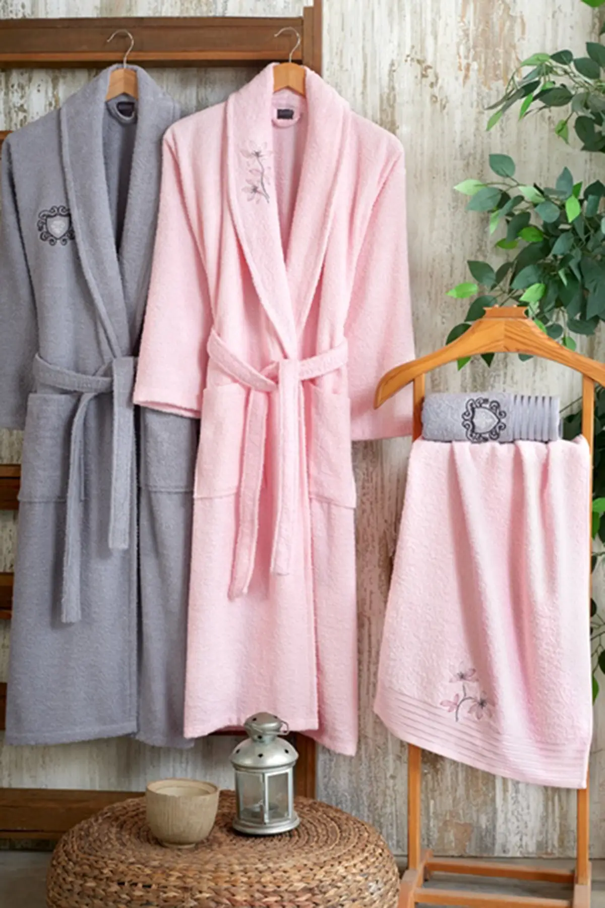 Nakkısh Embroidered 100% Cotton 4 Piece Bathrobe Set-LOREN NK100395  Made of 100% Cotton Yarn. High Water Absorption 4 Piece