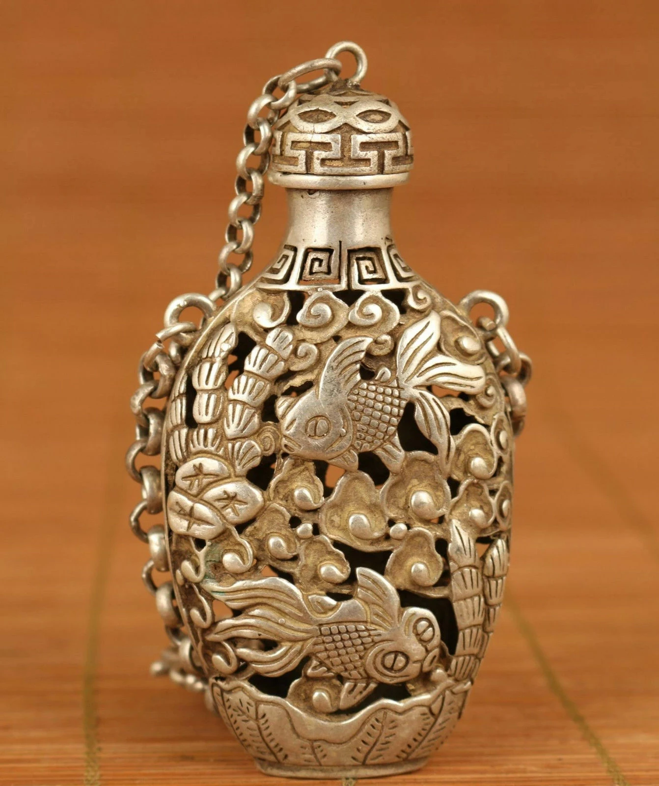 

Chinese Old tibetan silver Hand Carved Gold fish Statue Snuff Bottle noble gift