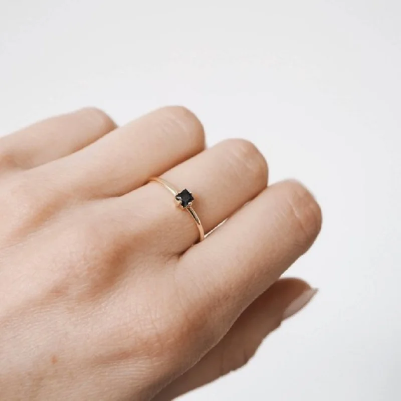 2025 New Fashion Black Stone Women Engagement Ring Minimalist Gold Stacking Dainty Single Stone Simple Jewelry 925 Silver Rings