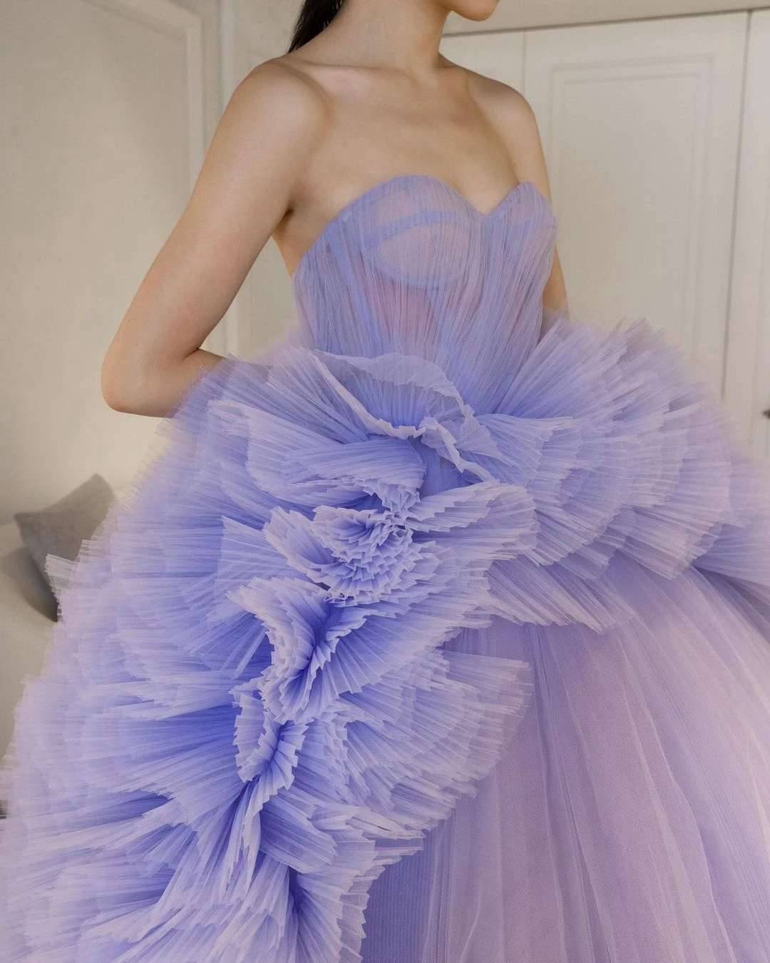 Fashion Strapless Evening Gowns Lavender Chic Layered Puffy Tulle Pleat Party Dress with Long Train Elegant Ruched Prom Dress