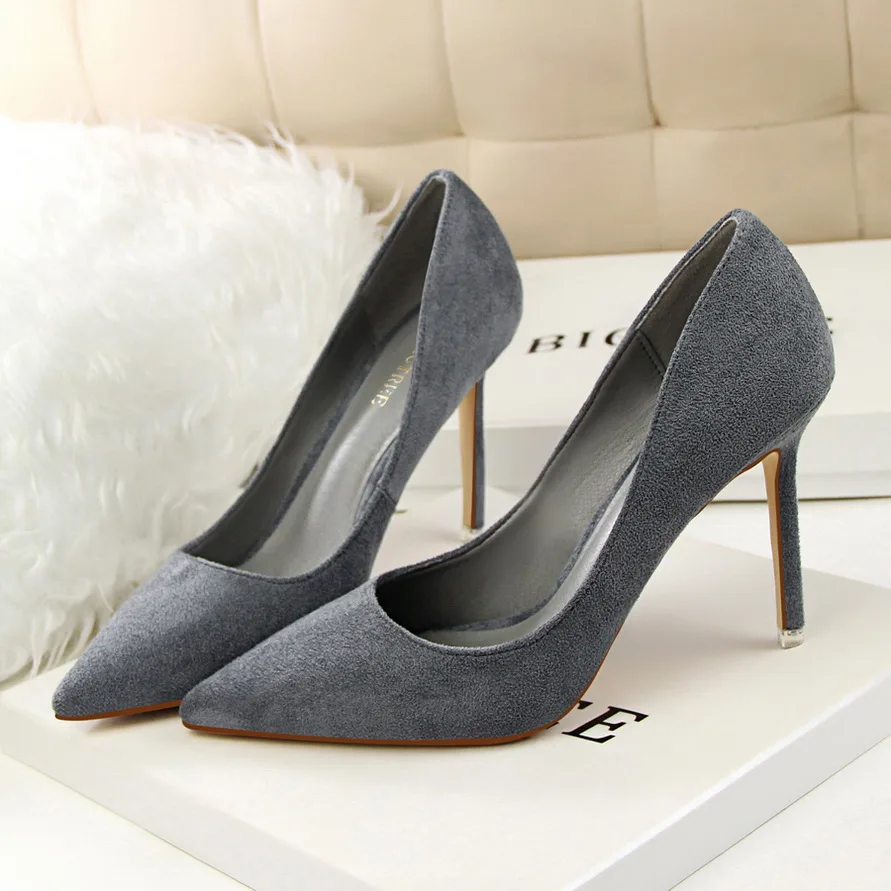 Elegant Classic Suede Pumps 4\