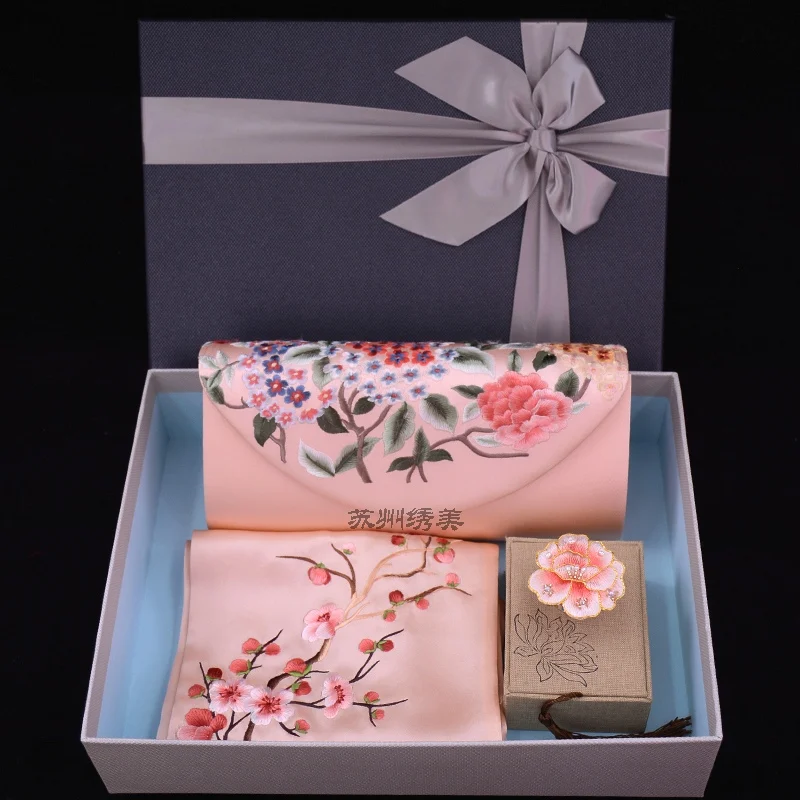 Chinese Hand Embroidery Scarf Handbag Scarf Buckle Set Gift Box Silk Embroidery for Cheongsam Gift Artwork