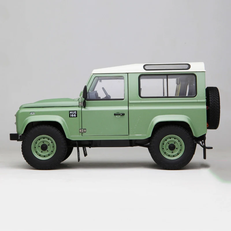 1:18 1990 Defender Short-axis Version of Off-road Metal Vehicle Model Diecast Alloy Retro Car Collection Fans Kids Adult Gifts