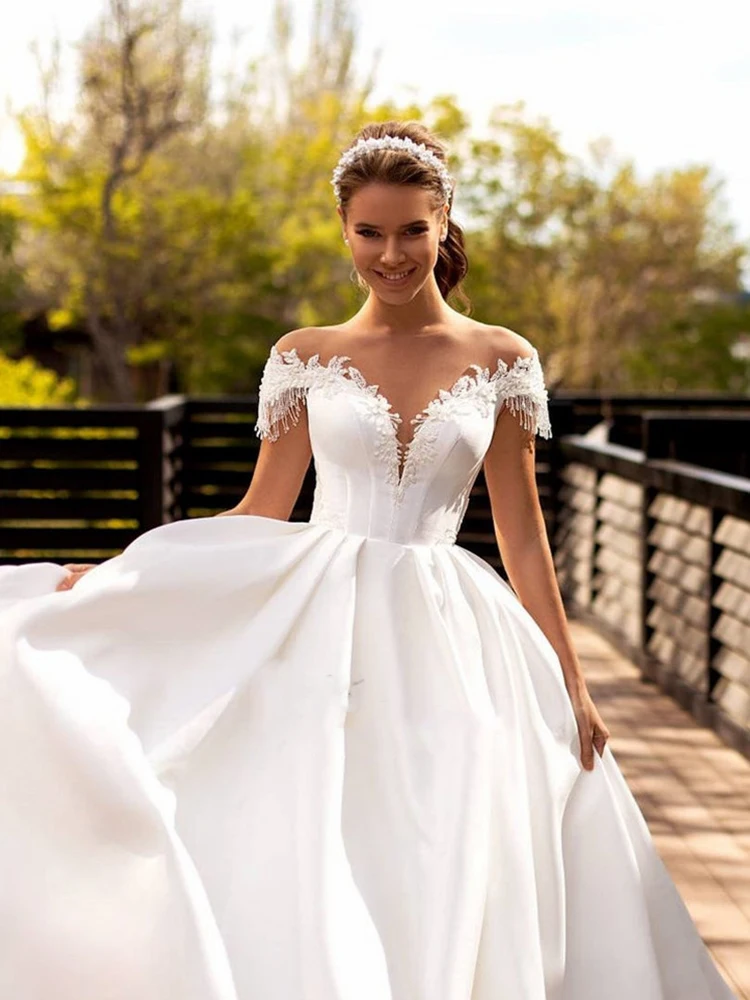 Elegante uma linha vestido de casamento o pescoço rendas apliques boné manga vestido de noiva sem costas graciosa robe de mariee feito sob encomenda tamanho grande