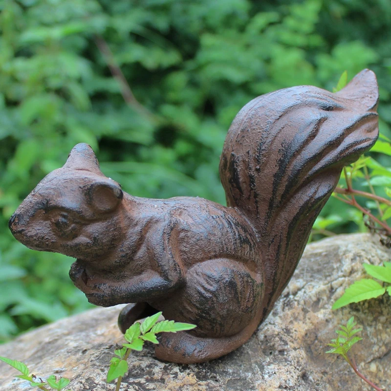 Vintage Rustic Cast Iron Squirrel Statue Home Garden Decor Heavy Retro Squirrel Figurines Handmade Solid Squirrel Sculpture