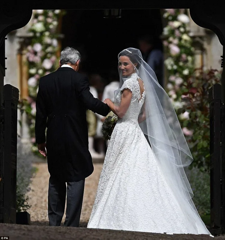 Pippa-Robe de mariée en dentelle avec manches, dos nu, train chapelle princesse, château de jardin, robes de réception de mariée, Seton ignoré, 2020