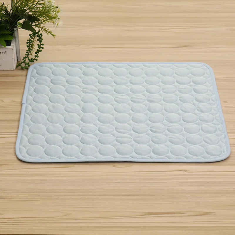 

Large Dog Cooling Mat 150x100cm Summer Pet Ice Pad Coolcore Fabric Washable Breathable Sofa Cushion Bed for Giant Breed Dogs