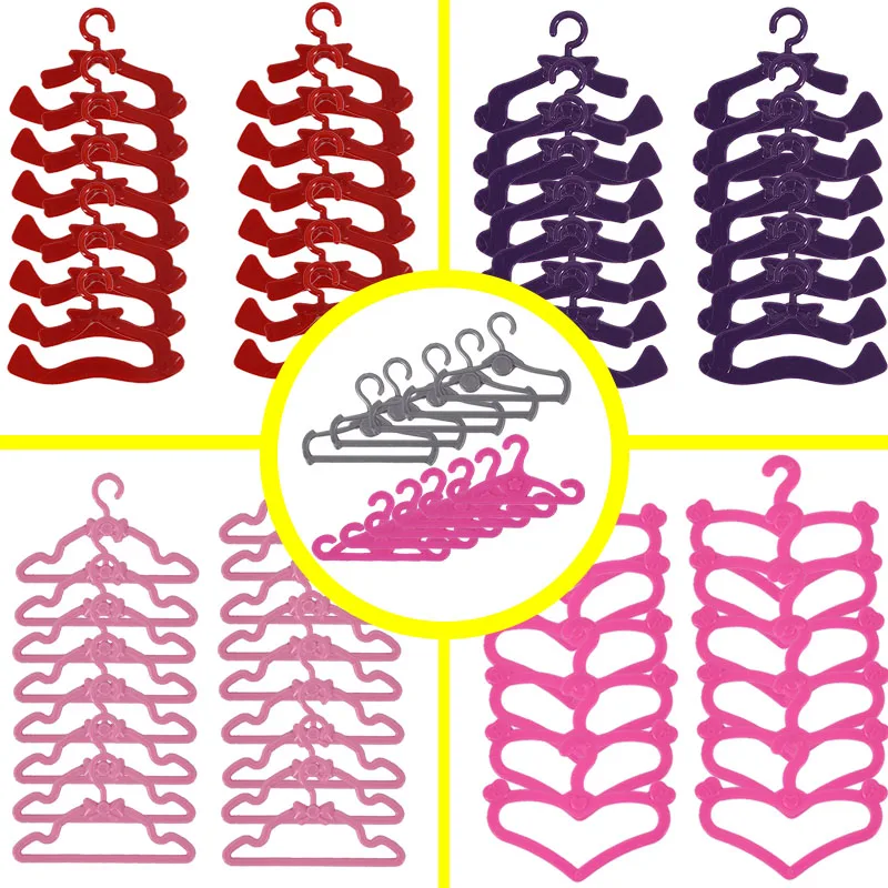 20 Pcs / Lot Cute Mini Mixed Plastic Various Colors Of Hangers Dolls Accessories Fit Bar bie Doll Wardrobe Dollhouse Toy