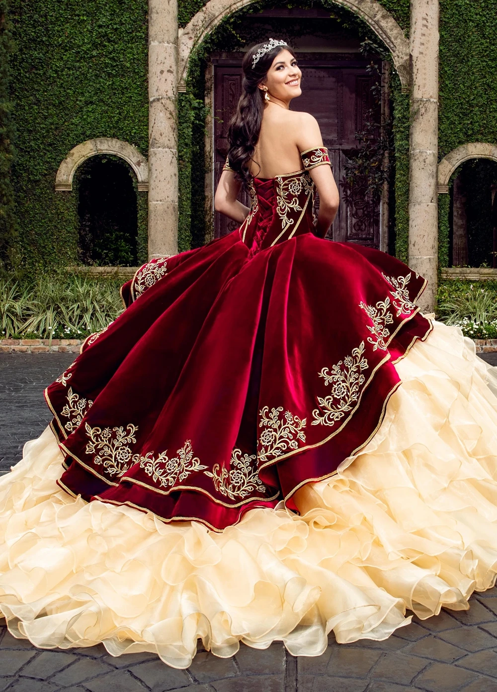 Hình Ảnh thực tế Rượu Vang Đỏ Nhung Mexico Charra Quinceanera Đầm Bầu Thêu Nút Vàng Sweet 16 Đầm Vestidos 15 Anos