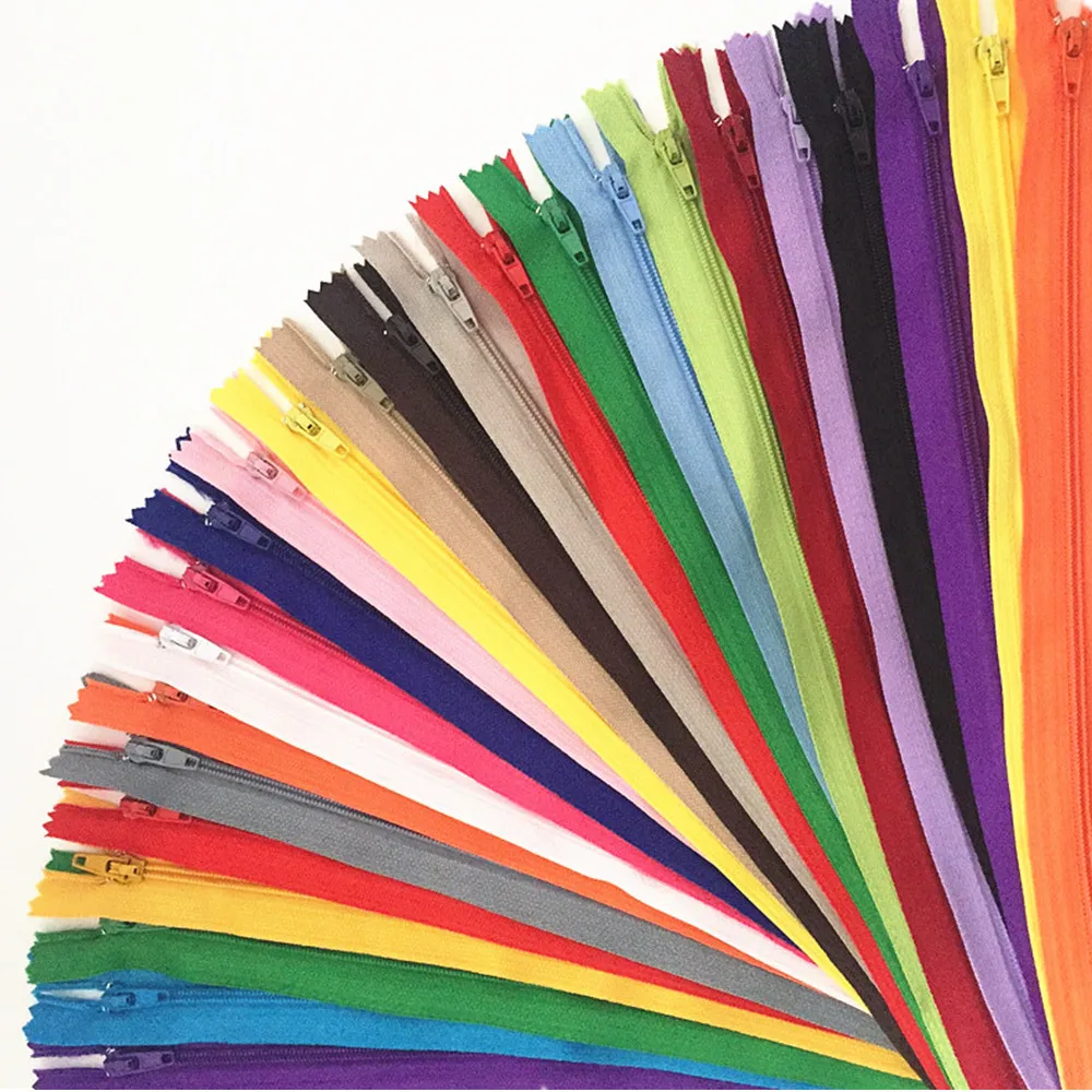 

10 pcs. Mix 40cm (16 inches) nylon coil, zipper, tailor, crafter and fgdqrs