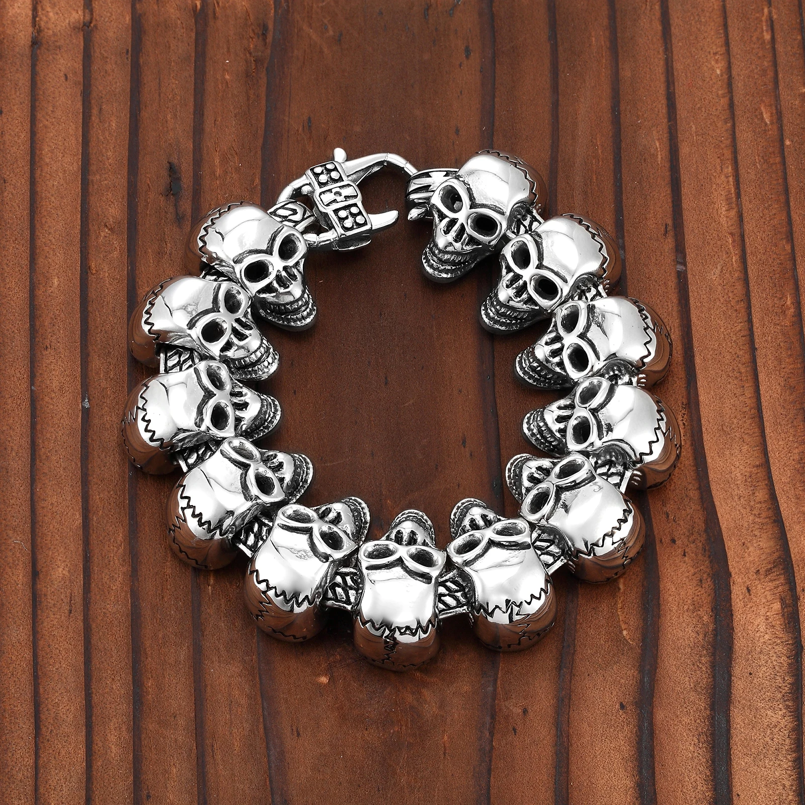 

2021 New Titanium Steel Skull Bracelet Stainless Steel Men's Domineering 12 Ghost Head Bracelet Holiday Jewelry Gifts