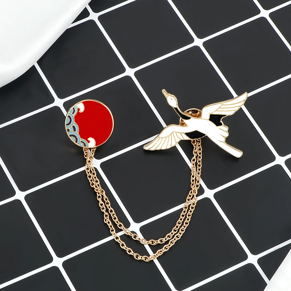 White Flying Crane Chain Enamel Pins Sunset Clouds Round Lapel Badge For Women Men Chinese Style Jewelry Brooches For Friends