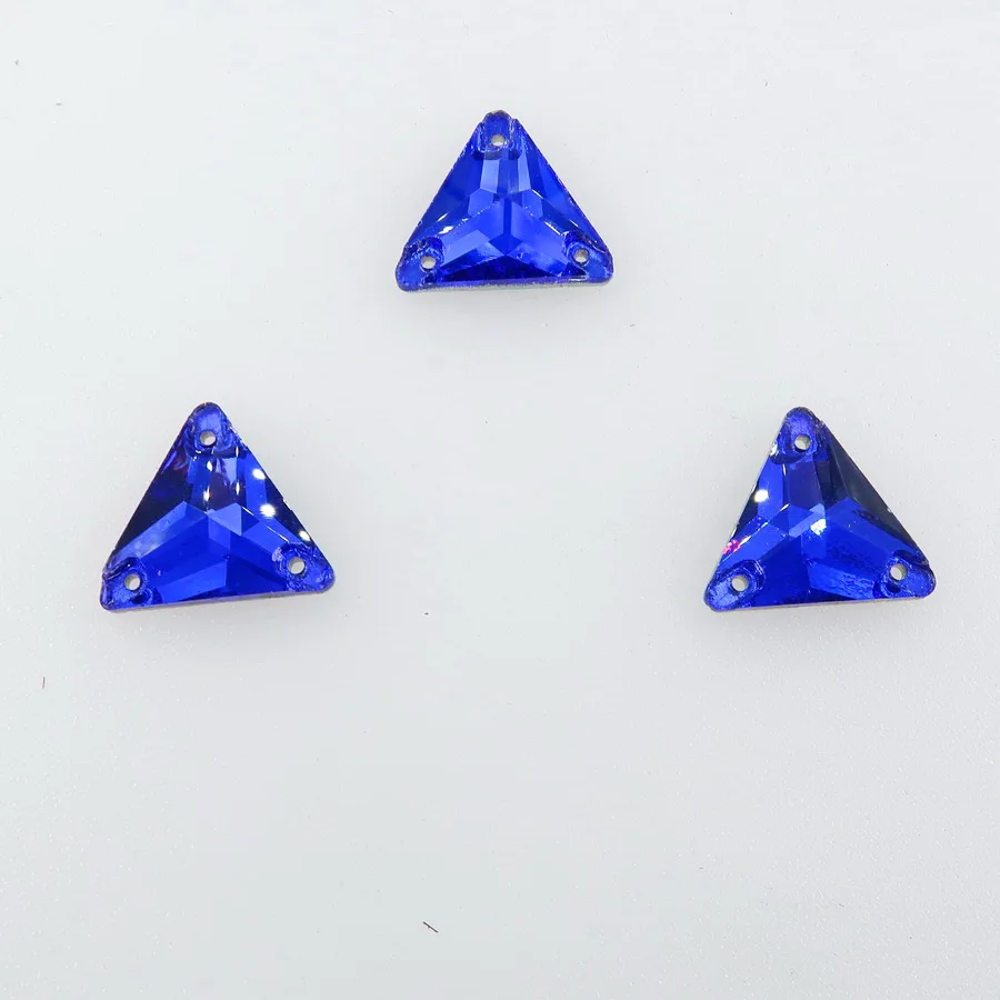 Dreieckige, flache Glas-Kristalle mit zwei Löchern in 3 Größen zum Aufnähen, Strass-Kristallperlen für Hochzeitskleider, Schuhe, Taschen, DIY-Dekoration – Detail 4