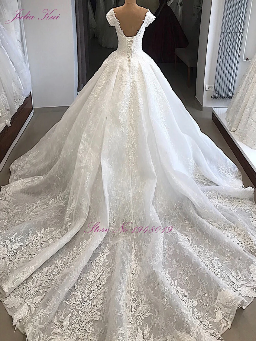 Julia Kui-Robe de Mariée de Luxe avec des Appliques Délicates, Tenue de Bal